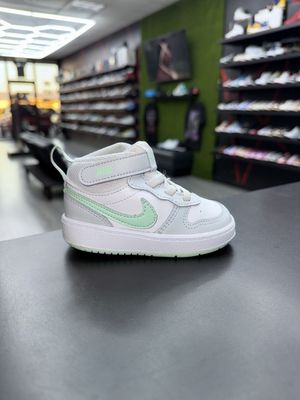 NIKE “TEAL/WHT”  (SZ 5c)  USED/NO BOX