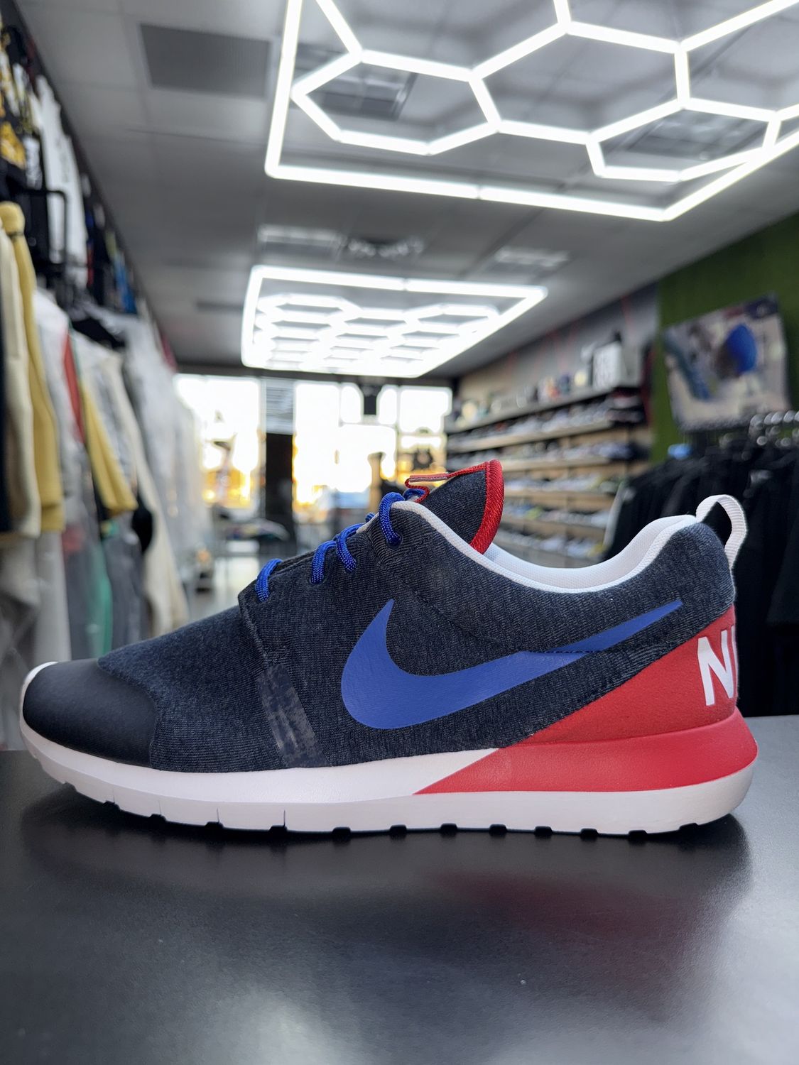 NIKE ROSHERUN NM “FRANCE”  (SZ 9.5)  NEW/OG ALL
