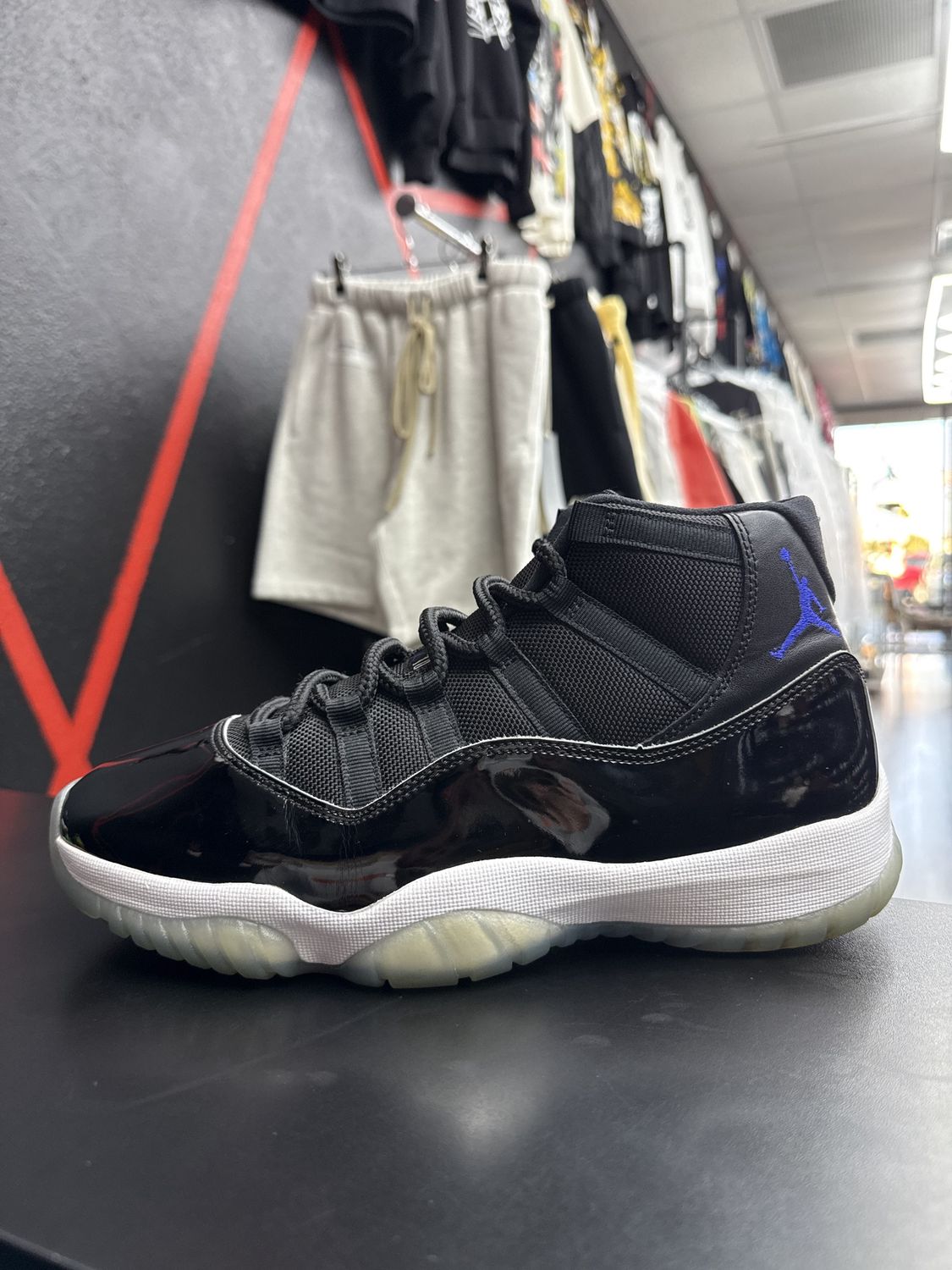 J11 “SPACE JAM”  (SZ 9.5)  USED/NO BOX