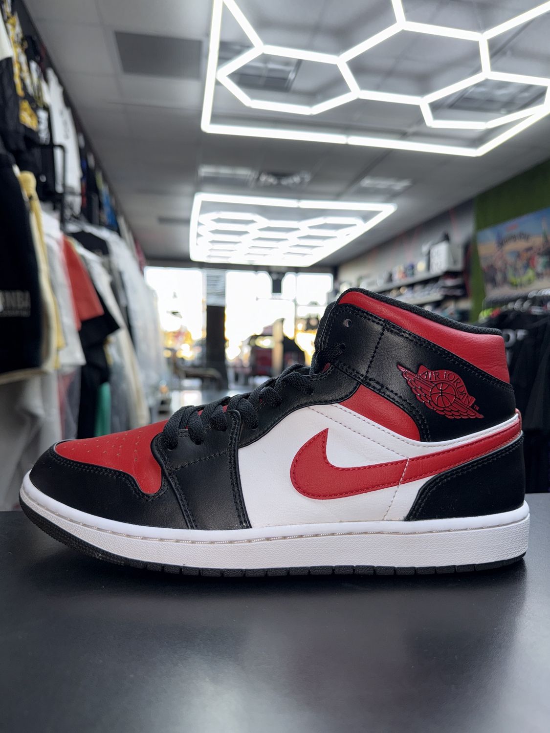 J1 MID “WHT/BLK/RED”  (SZ 10.5)  USED/NO BOX