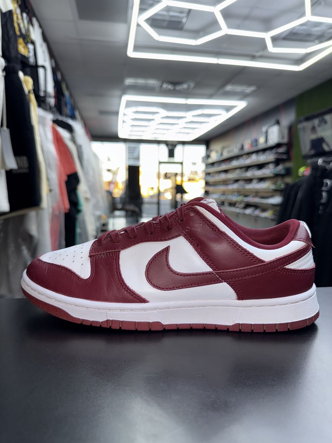 NIKE DUNK “TEAM RED”  (SZ 9)  USED/NO BOX