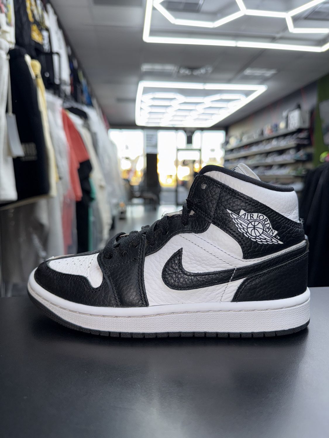 J1 MID “SPLIT PANDA”  (SZ 5w 3.5y)  USED/NO BOX