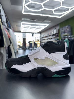 NIKE AIR DIAMOND TURF “EMERALD”  (SZ 7.5)  NEW/OG ALL