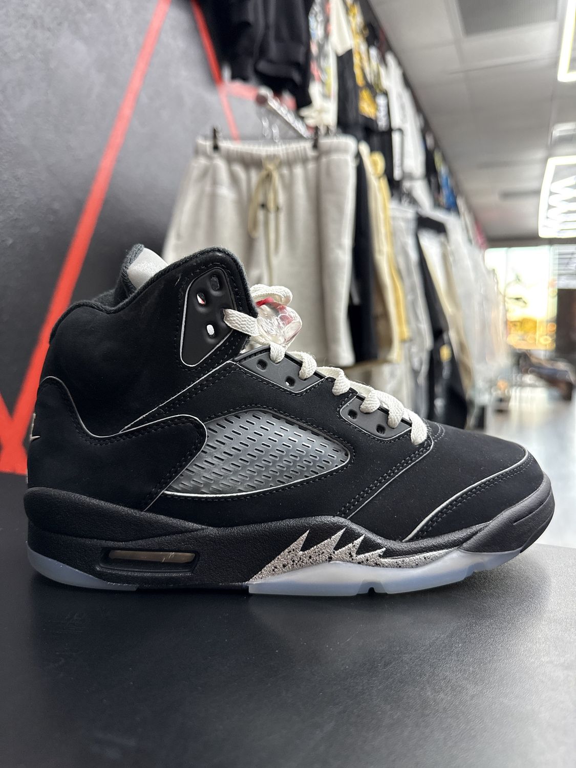 J5 “METALLIC BLK”  (SZ 7M)  WORN 1x/ REP BOX