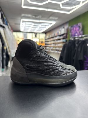 YZY QNTM “ONYX”  (SZ 8k)  USED/OG ALL