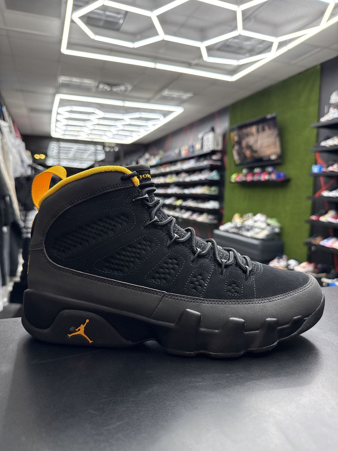 J9 “UNIVERSITY GOLD”  (SZ 9.5)  WORN 1x/ OG ALL