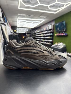 YZY 700 V2 “GEODE”  (SZ 10)  USED/OG BOX