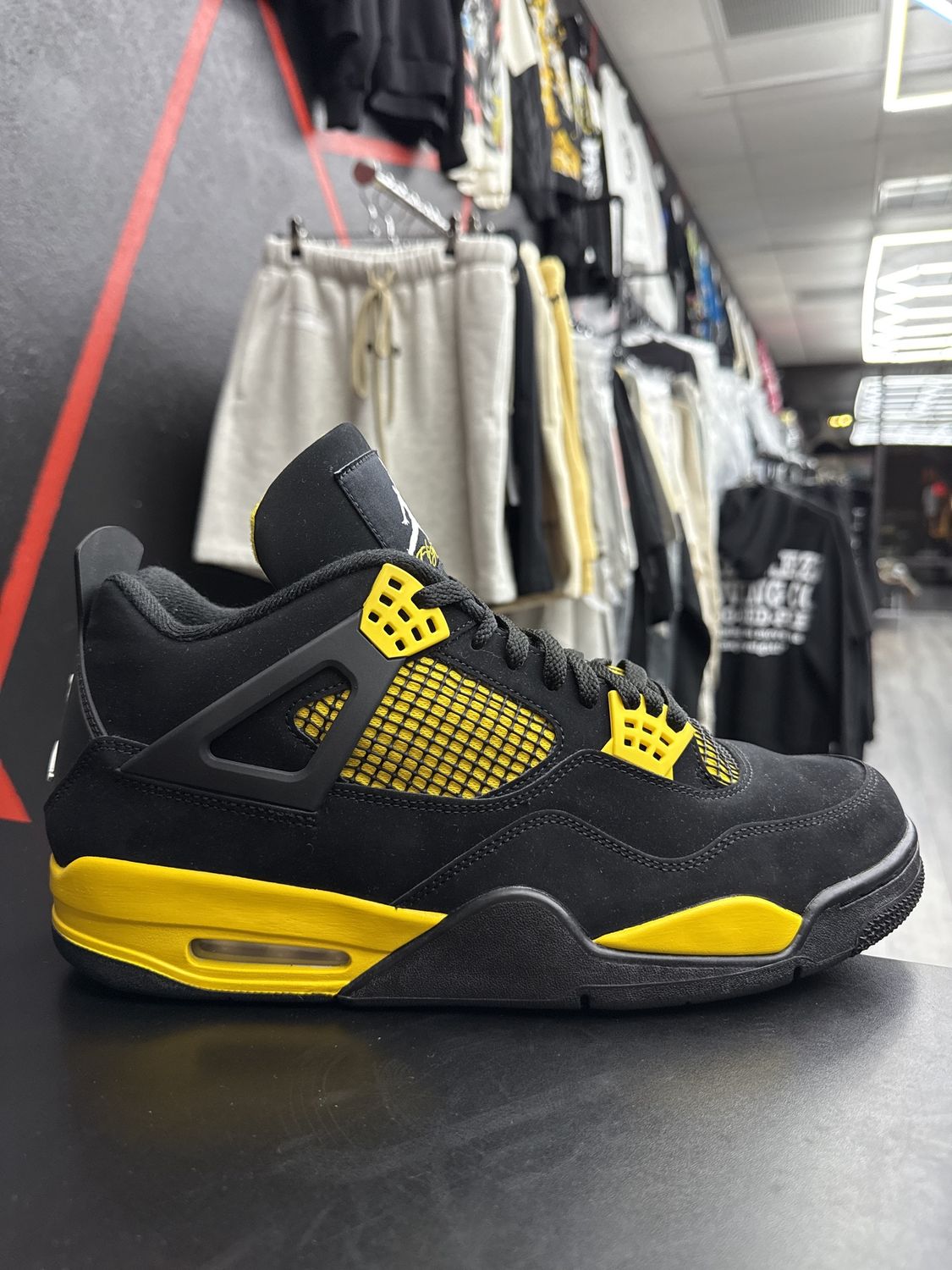 J4 “YLW THUNDER”   (SZ 13)  USED/OG ALL