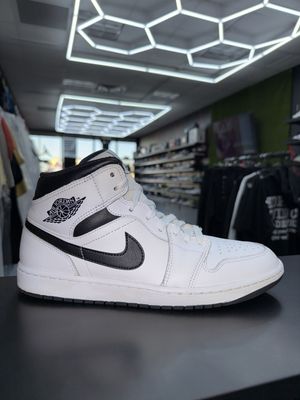 J1 MID “REVERSE PANDA”  (SZ 11)  USED/NO BOX