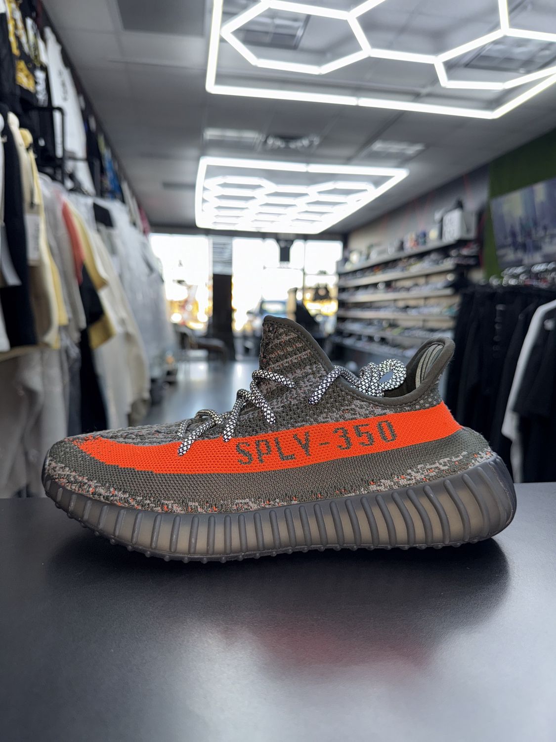 YZY 350 V2 “CARBON BELUGA NR”  (SZ 7.5)  USED/NO BOX