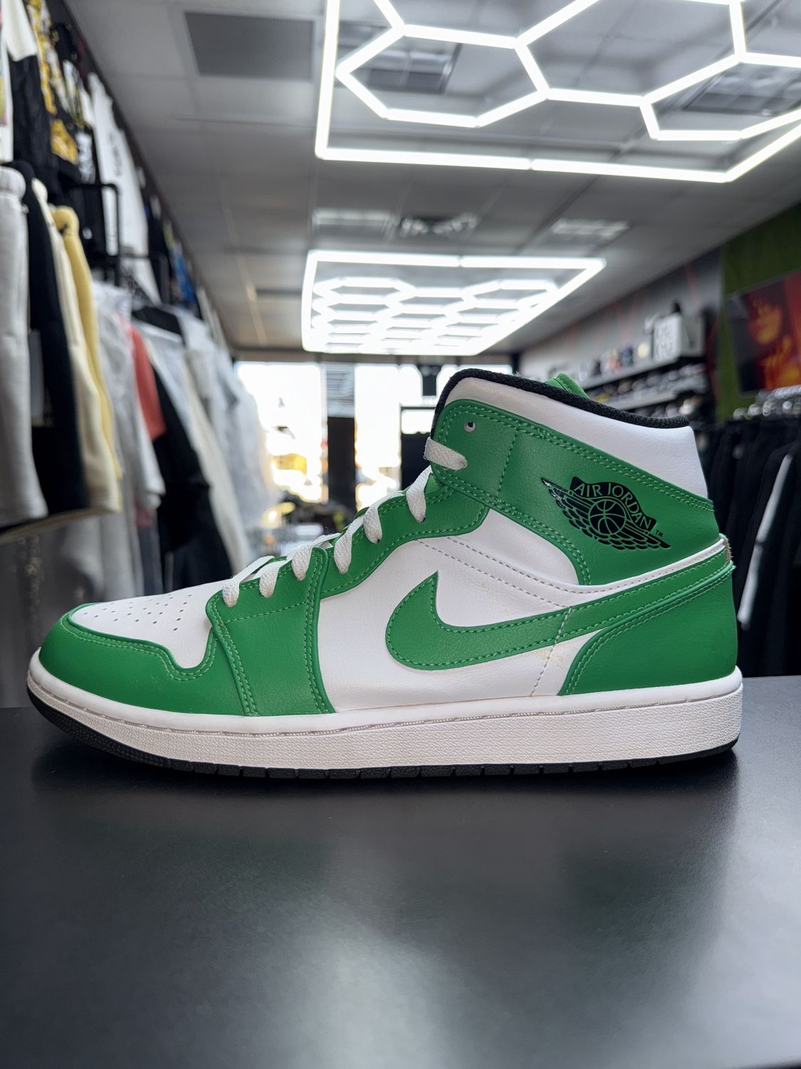 J1 MID “LUCKY GRN”  (SZ 11)  USED/NO BOX