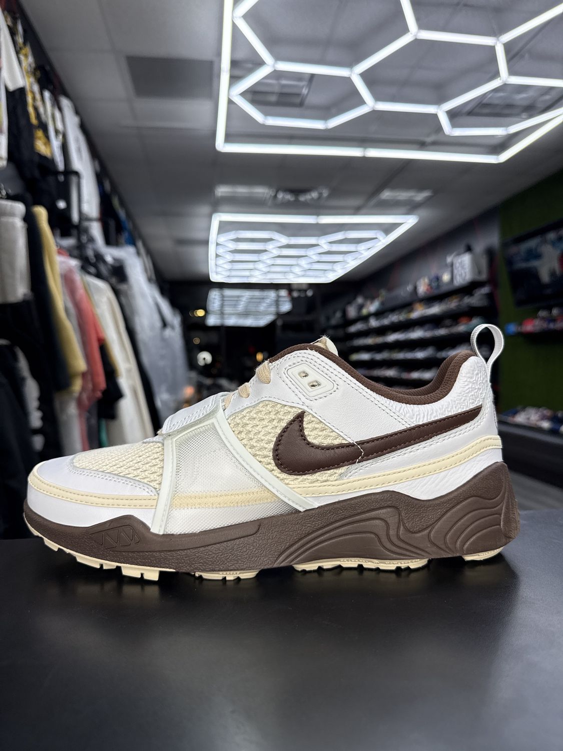 NIKE x TRAVIS SCOTT ZOOM FIELD  “LIGHT CHOCOLATE”  (SZ 11)  NEW/OG ALL