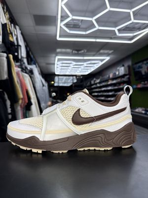 NIKE x TRAVIS SCOTT ZOOM FIELD  “LIGHT CHOCOLATE”  (SZ 11)  NEW/OG ALL