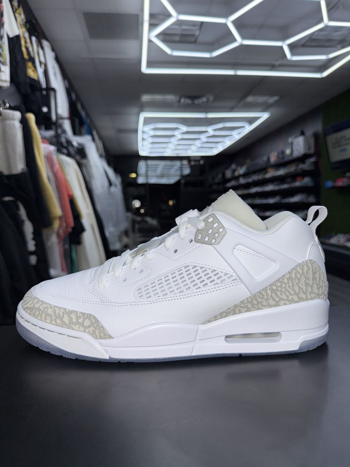 JORDAN SPIZIKE LOW “METALLIC SILVER”  (SZ12)  NEW/OG ALL