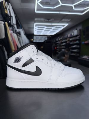 J1 MID “REVERSE PANDA”  (SZ 7Y)  NEW/OG ALL