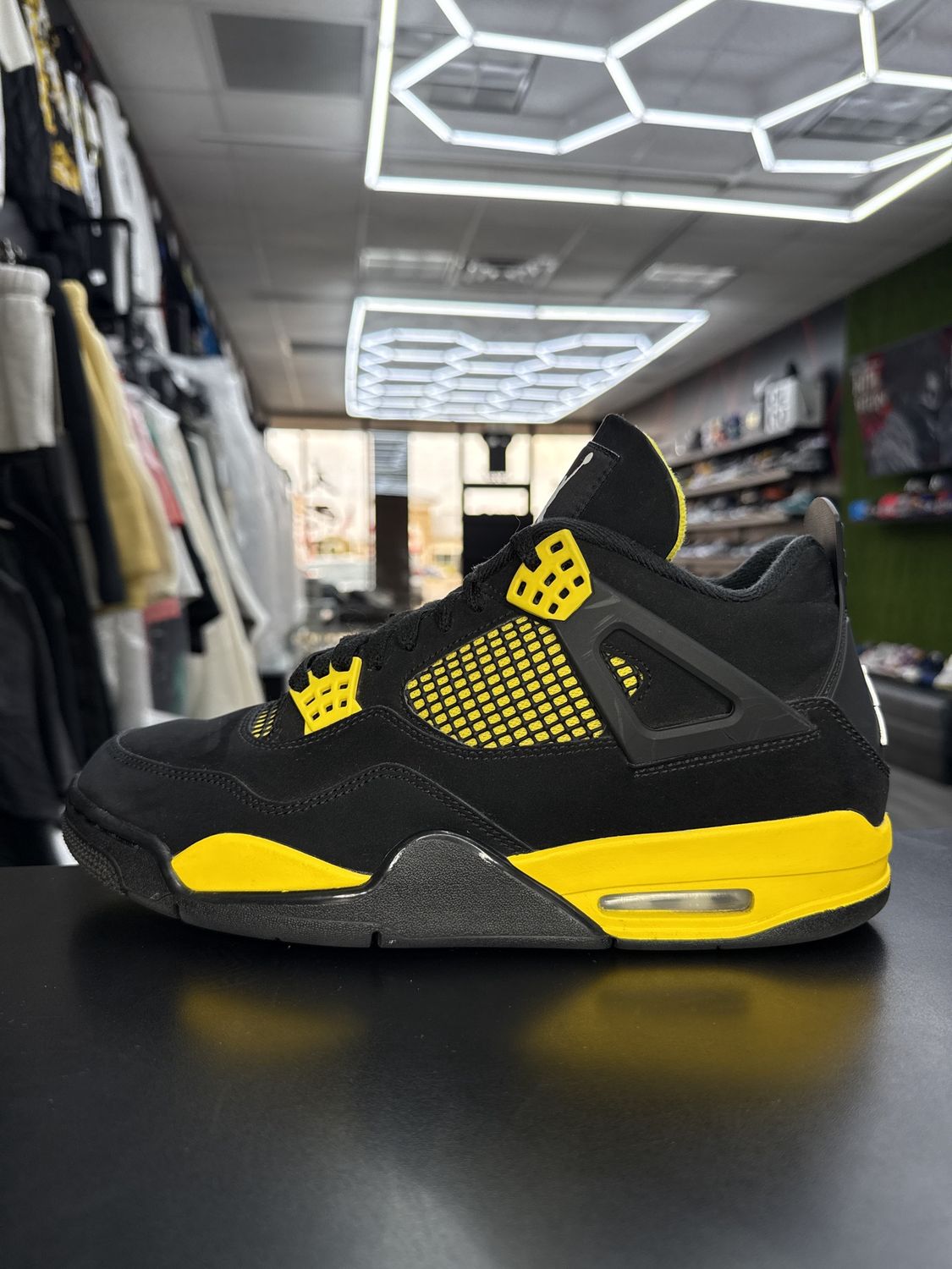 J4 “YLW THUNDER”  (SZ 11)  USED/OG ALL