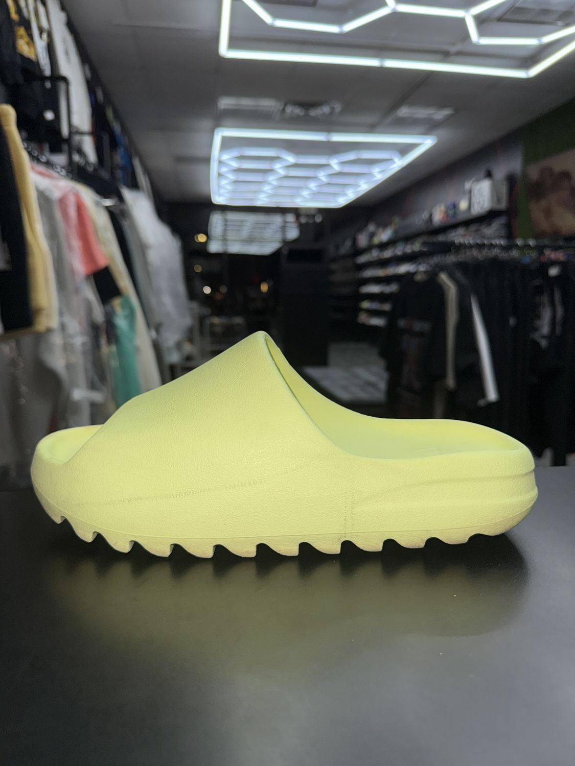 YZY SLIDE “GLOW”  (SZ 9)  USED/OG BOX