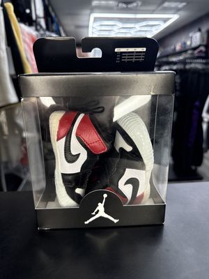 J1 “BLK TOE”  (SZ 3c)  NEW/OG ALL
