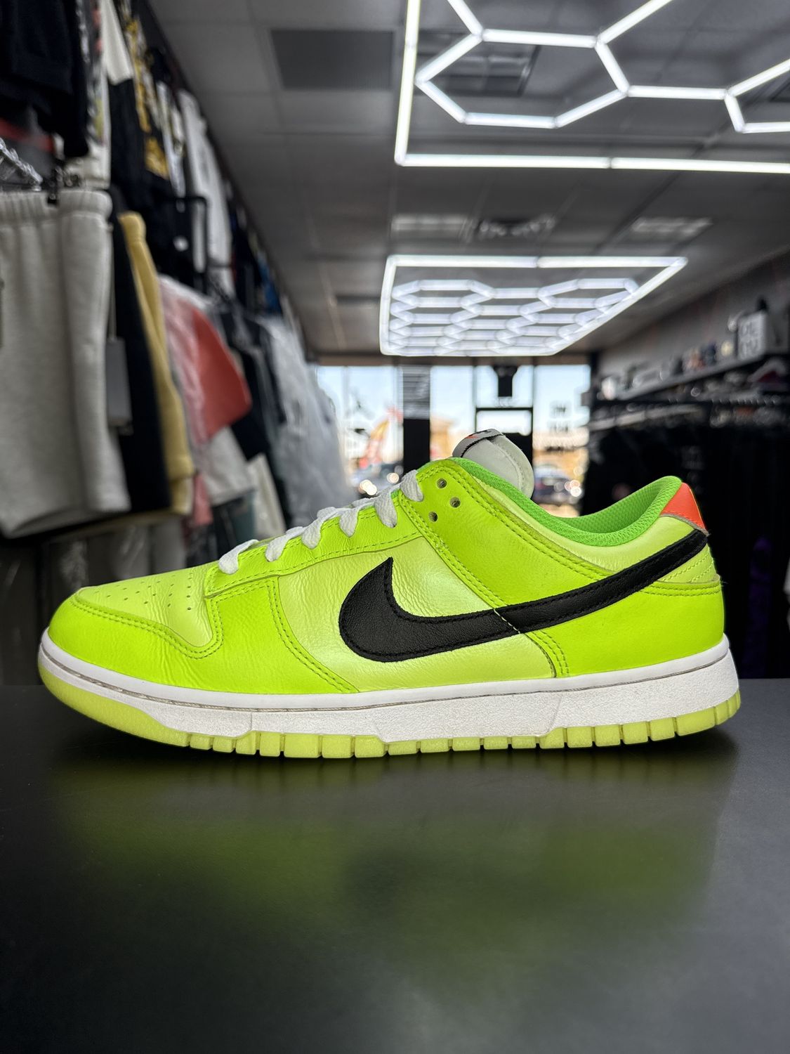 NIKE DUNK SE “SPLASH VOLT”   (SZ 10.5)  USED/OG BOX