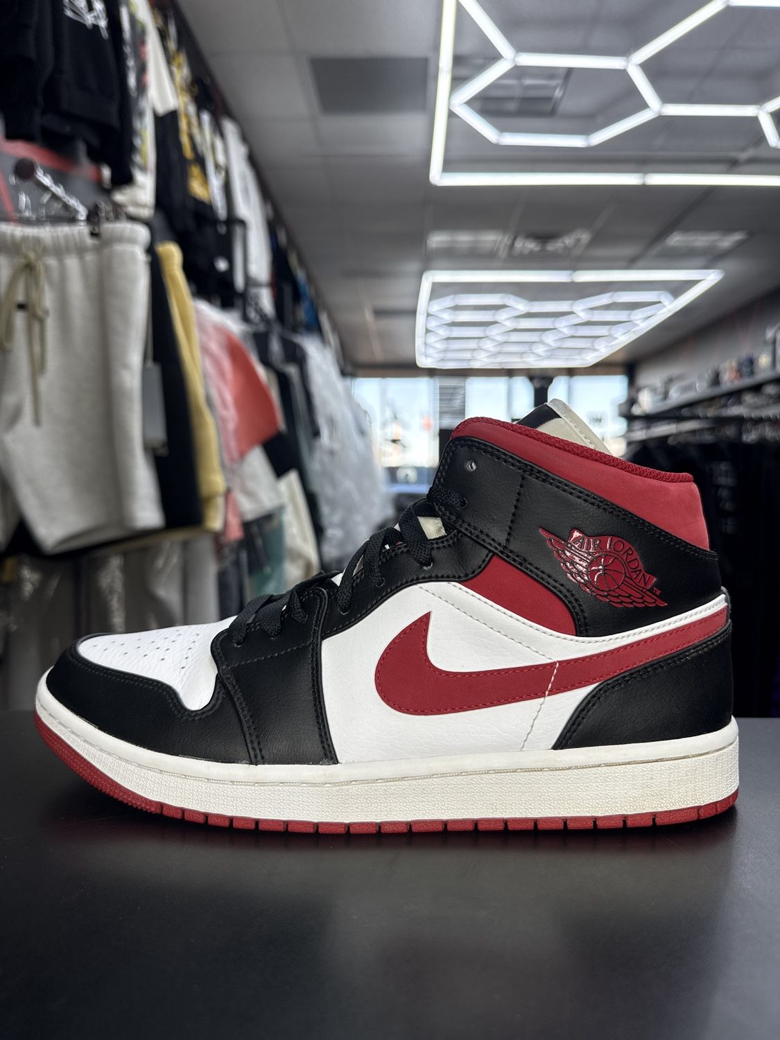 J1 MID “GYM RED/BLK/WHT”  (SZ 10)  USED/OG BOX