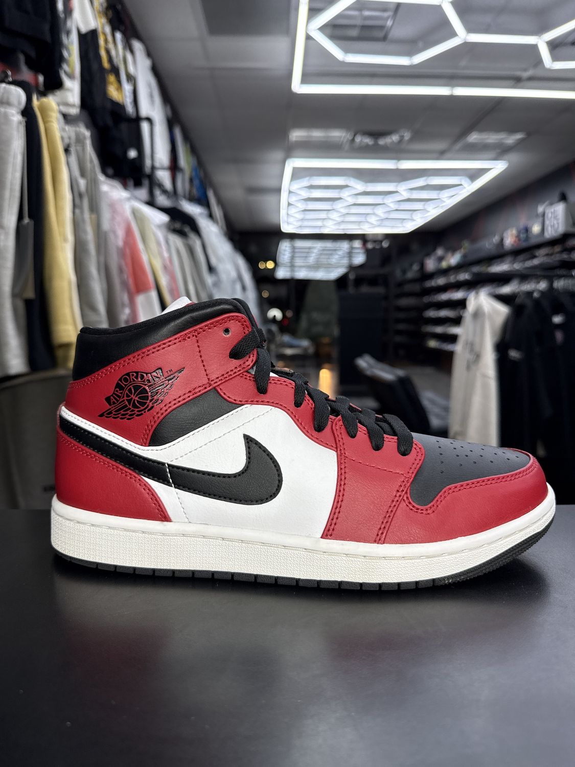 J1 MID “CHICAGO TOE”  (SZ 9)  USED/NO BOX