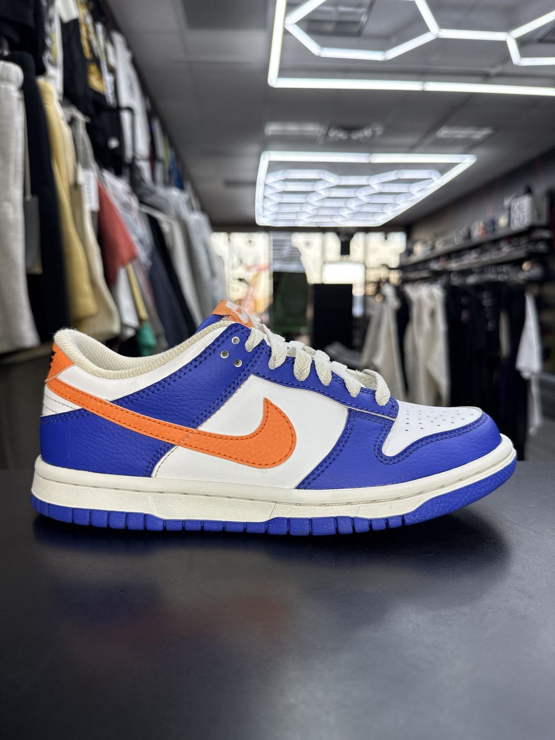 NIKE DUNK “KNICKS”  (SZ 4.5y)  USED/OG BOX