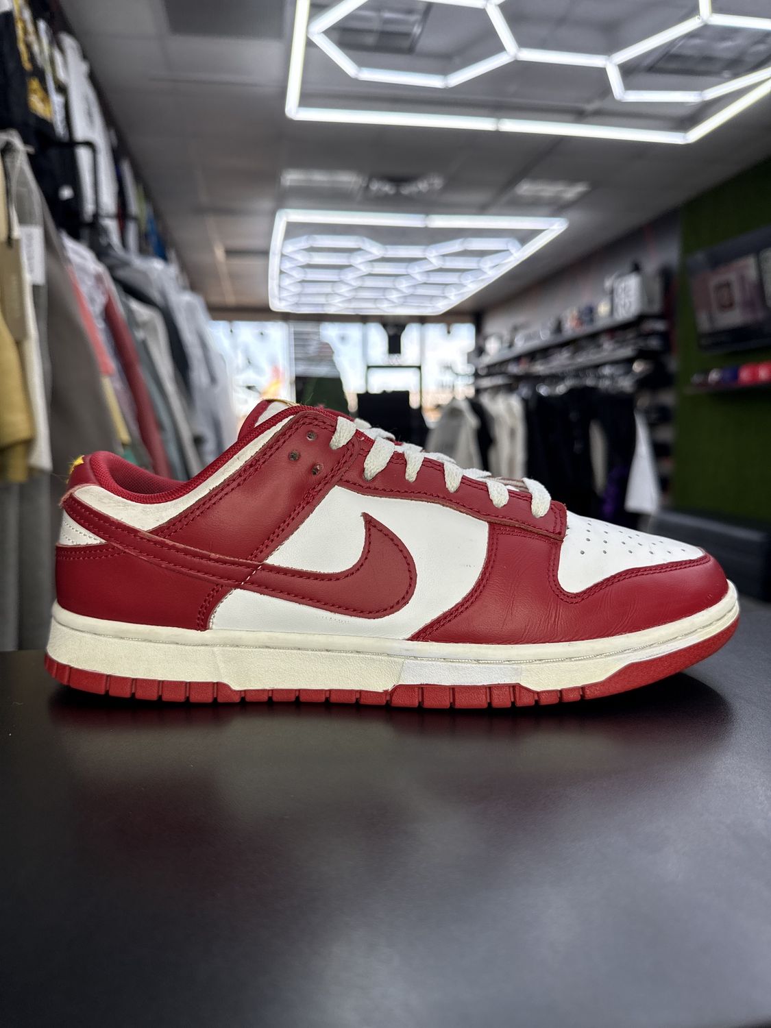 NIKE DUNK “USC”  (SZ 8.5)  USED/OG BOX