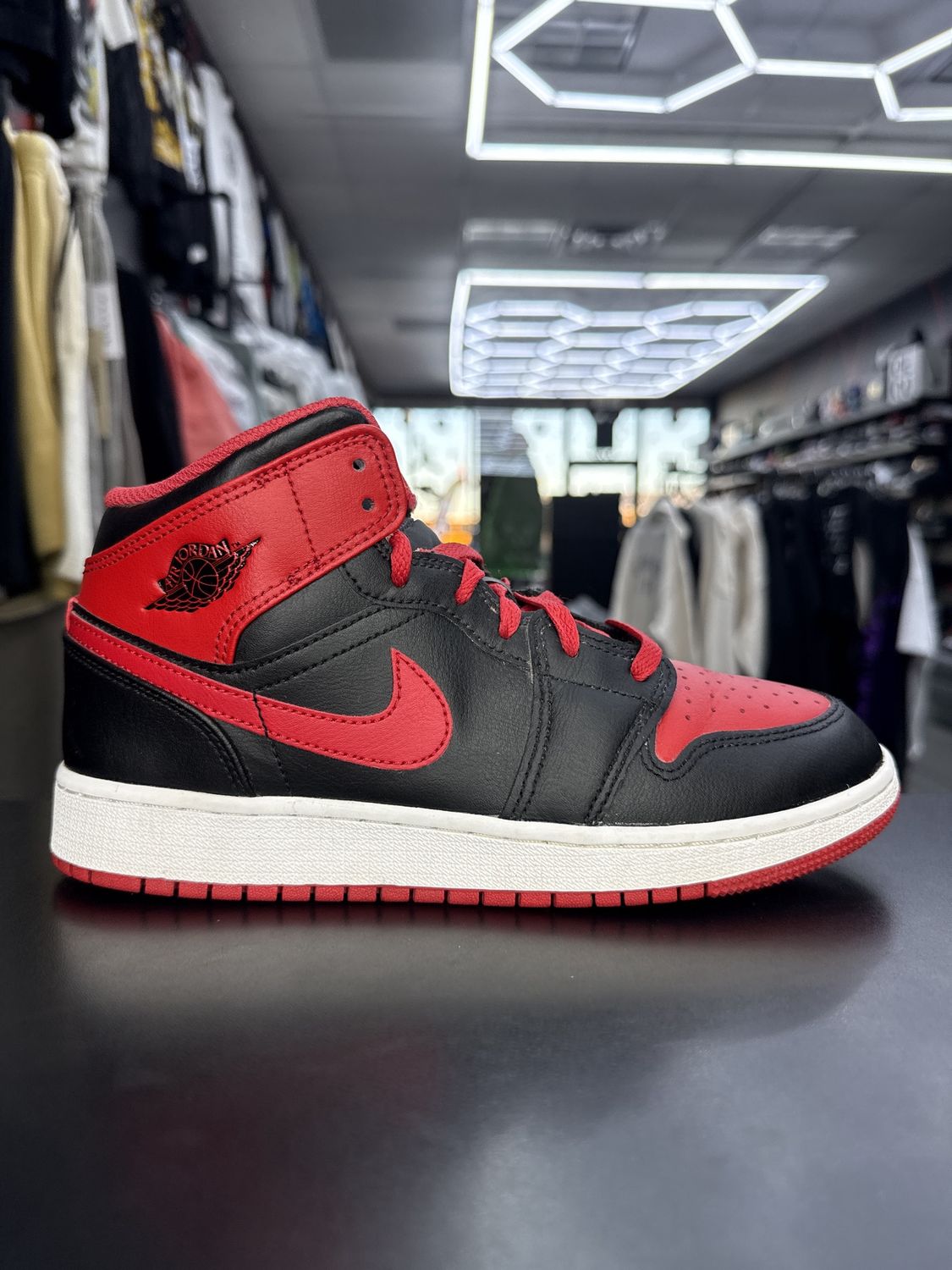 J1 MID “ALTERNATE BRED”  (SZ 5.5y)  USED/NO BOX