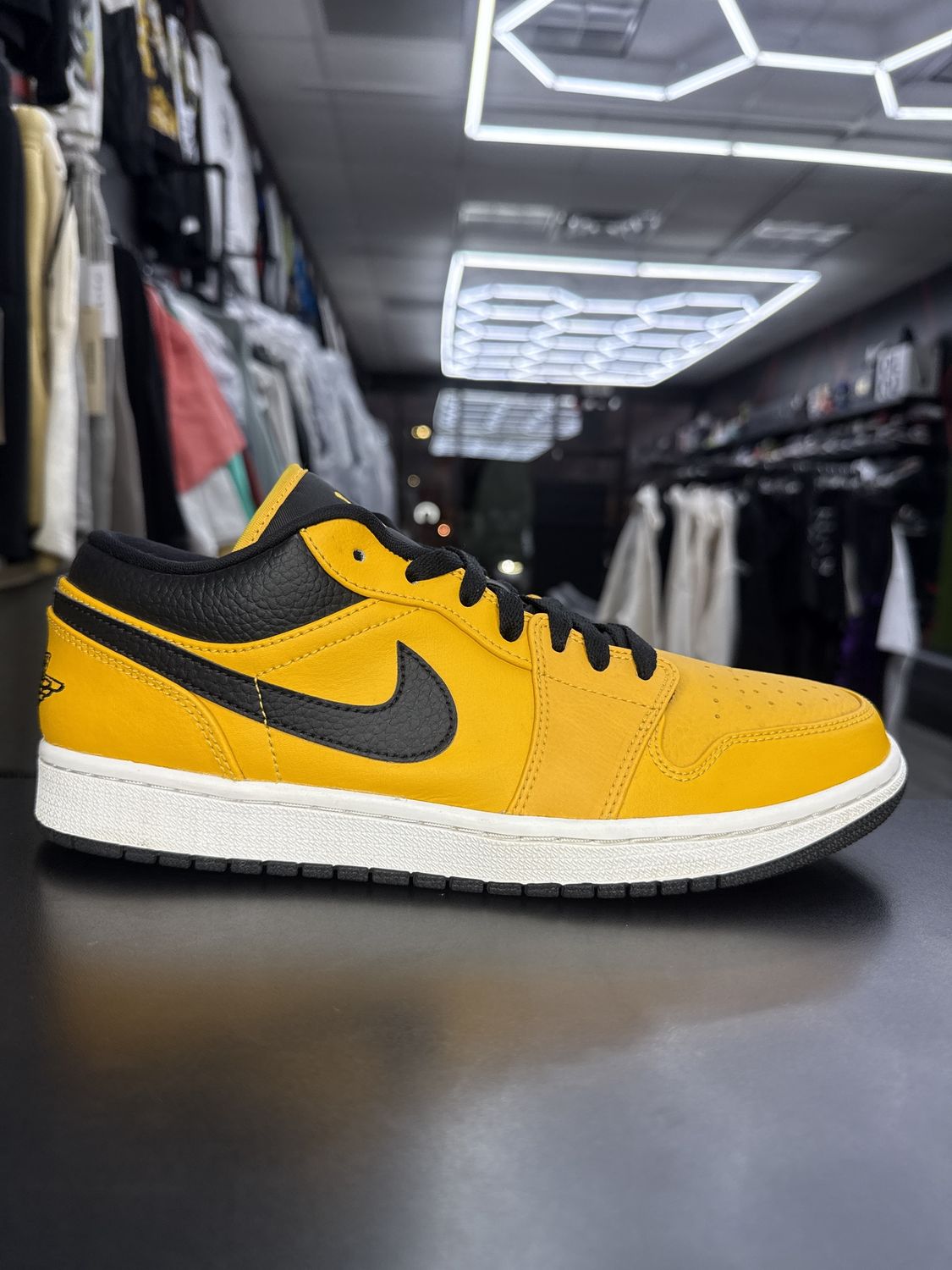 J1 LOW “UNIVERSITY GOLD”  (SZ 9)  USED/NO BOX