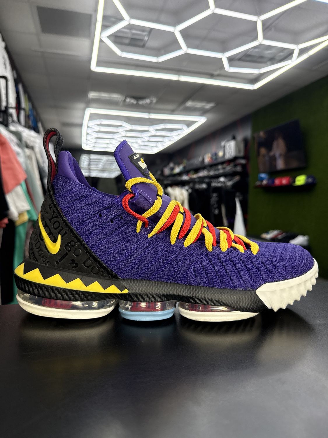 NIKE LEBRON 16 “MARTIN”  (SZ 12)  USED/NO BOX