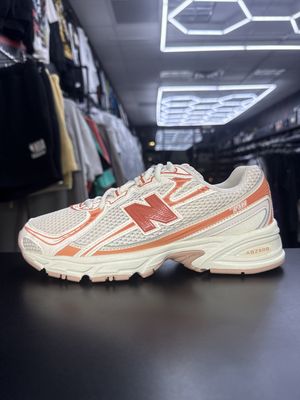 NEW BALANCE 740 “CREAM/ORANGE”  (SZ 7)  USED/NO BOX