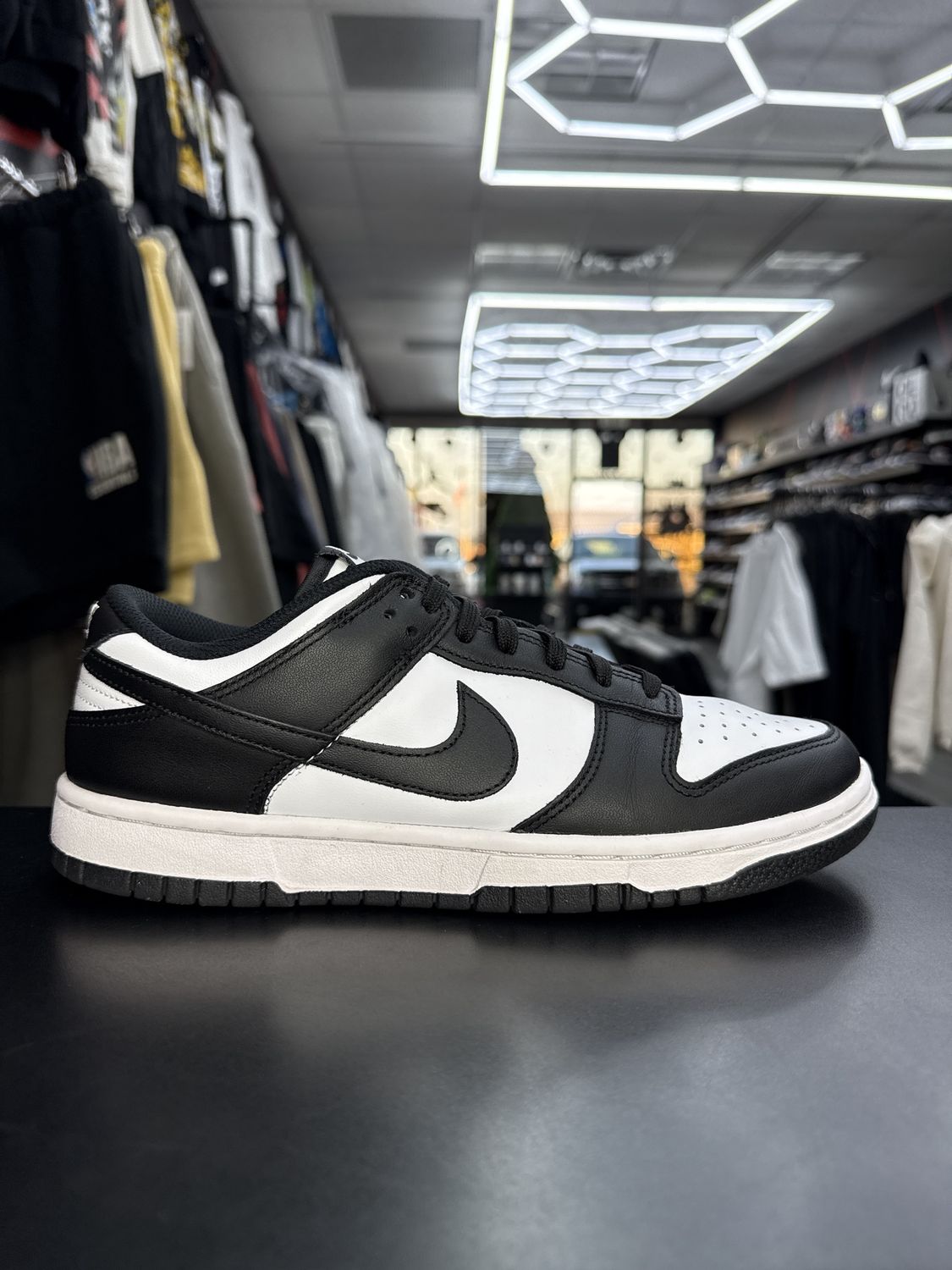 NIKE DUNK “PANDA”  (SZ 9w 7.5m)  USED/NO BOX