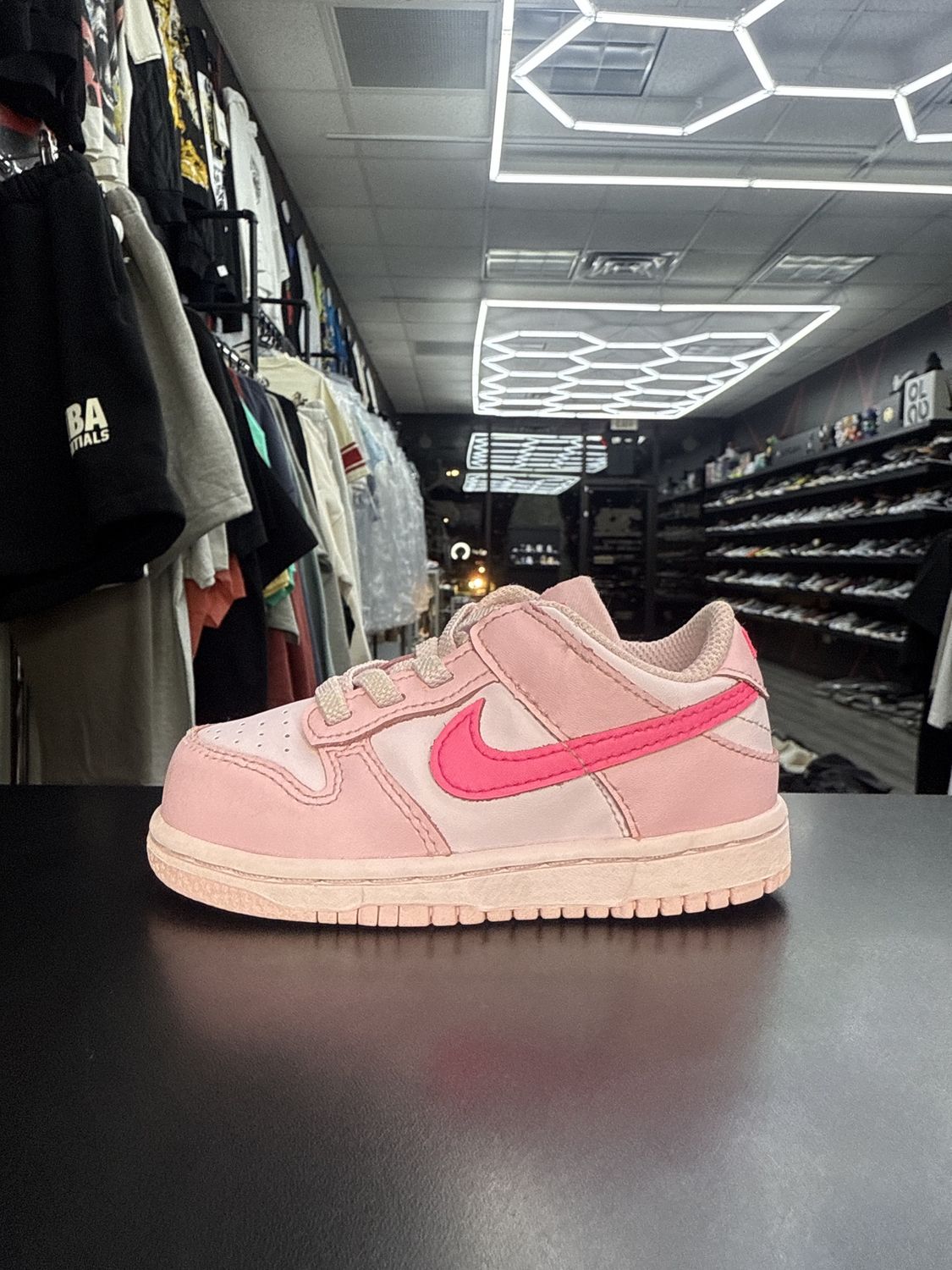 NIKE DUNK “TRIPLE PINK”  (SZ 7c)  USED/OG BOX