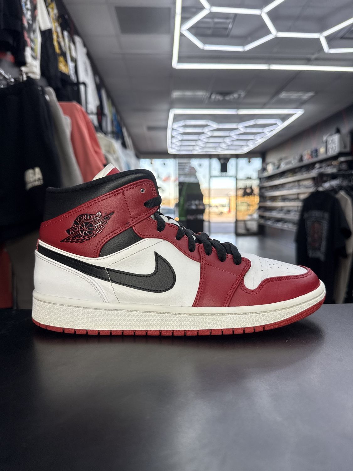 J1 MID “CHICAGO”  (SZ 9)  USED/NO BOX