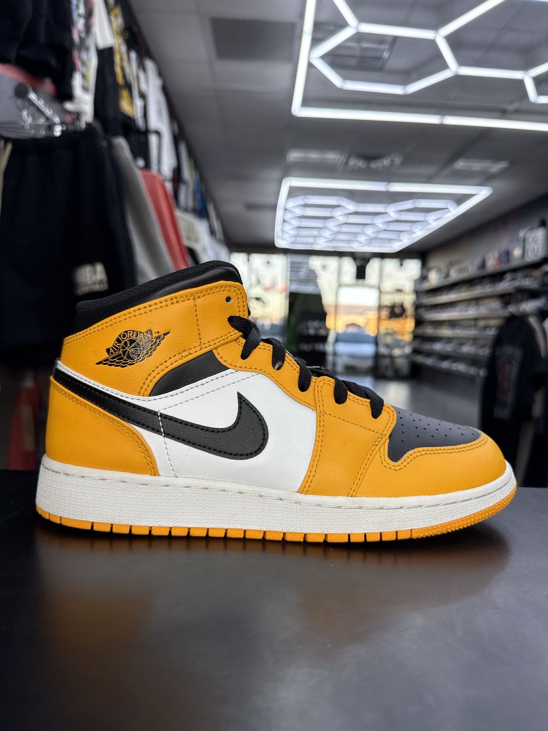 J1 MID “TAXI”  (SZ 6.5Y / 8W)  USED/NO BOX