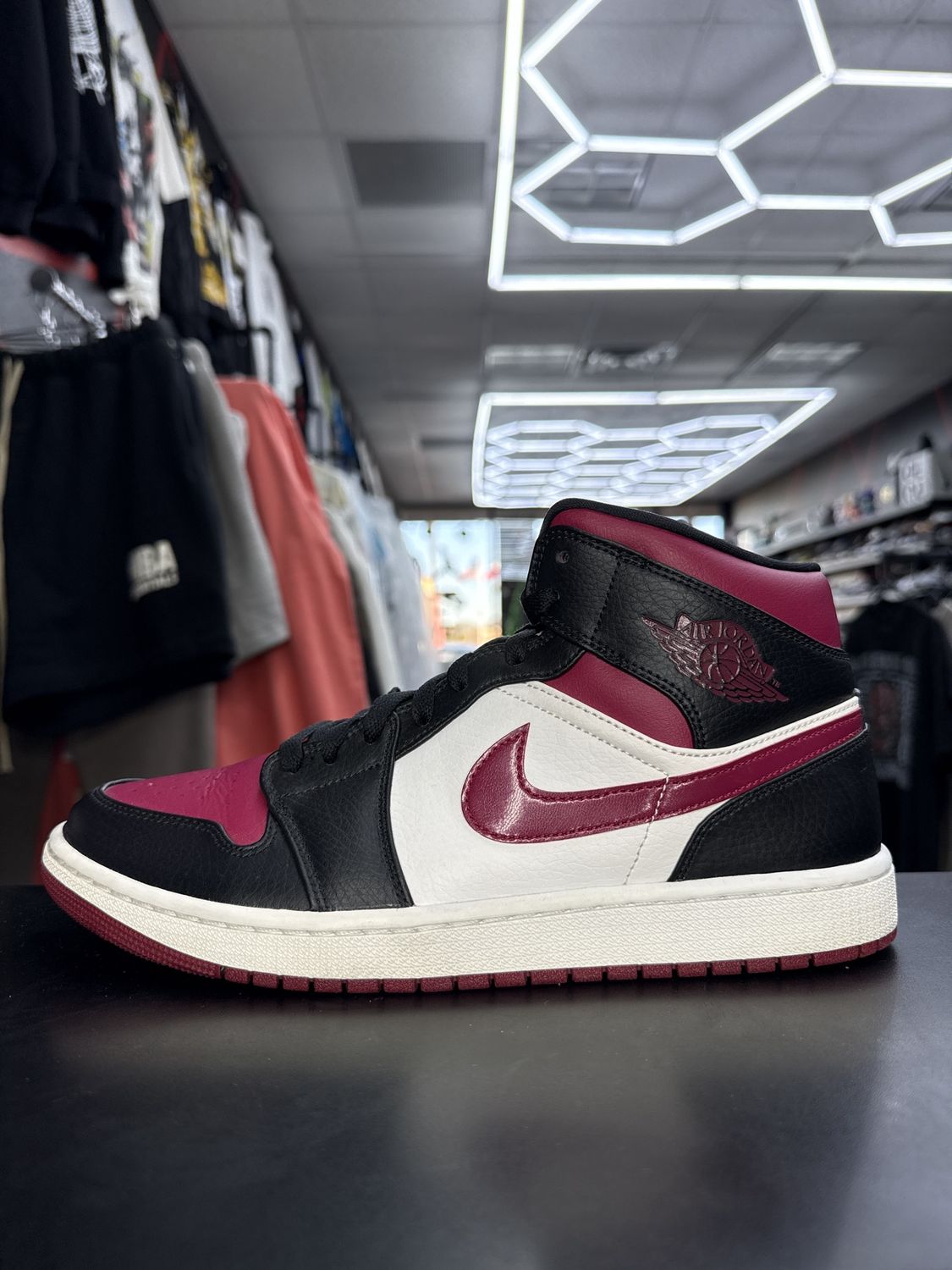 J1 MID “NOBLE RED”  (SZ 10.5)  USED/NO BOX