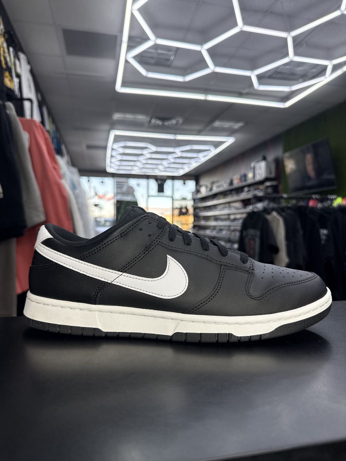 NIKE DUNK “PANDA 2.0”  (SZ 11)  USED/NO BOX