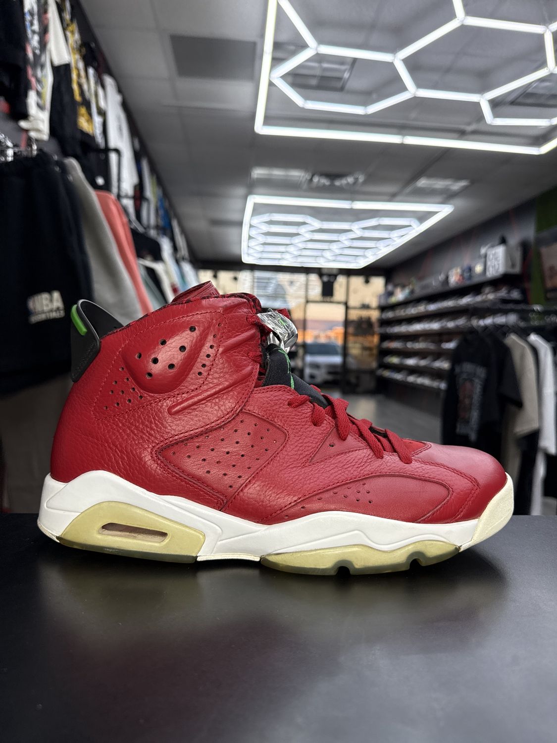 J6 “HISTORY OF JORDAN”  (SZ 10.5)  USED/NO BOX