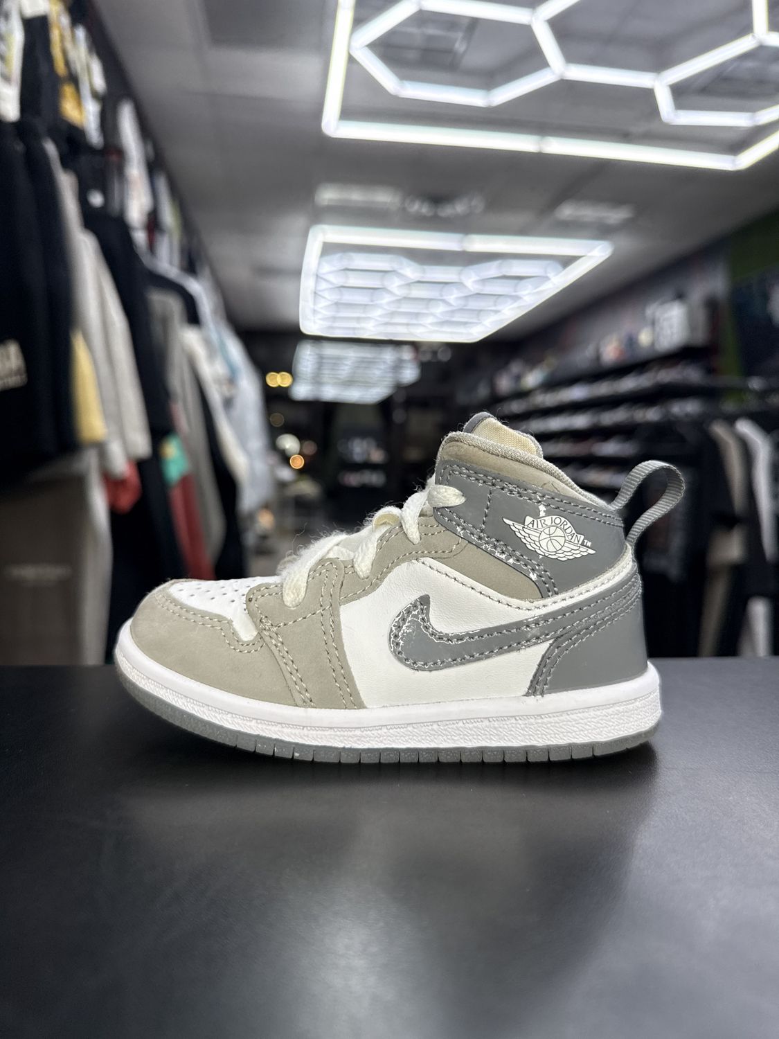 J1 MID “COOL GREY”  (SZ 7c)  USED/NO BOX