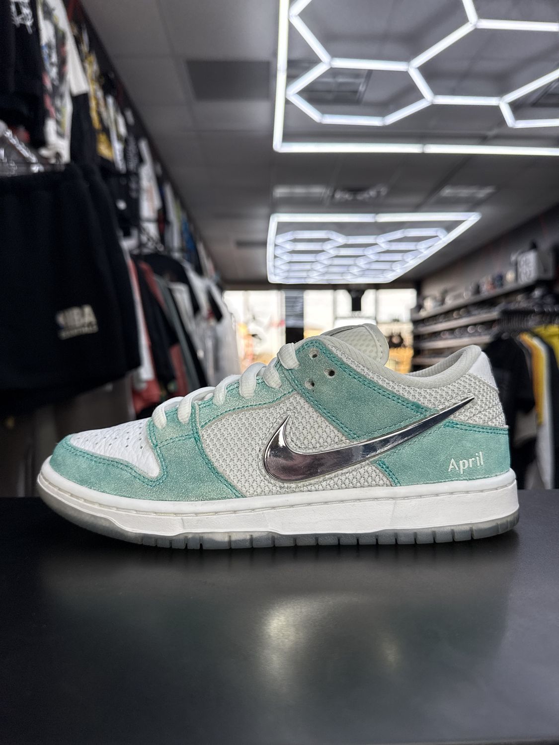 NIKE DUNK SB  “APRIL”  (SZ 7M / 8.5W)  USED/OG ALL