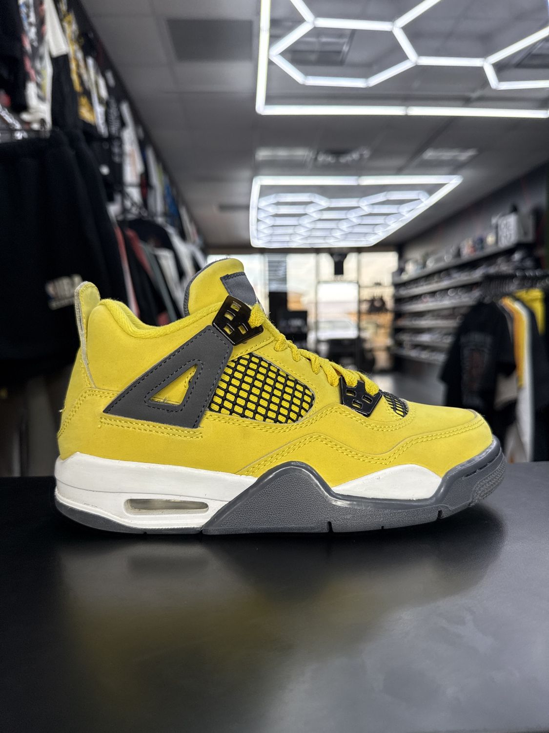 J4 “LIGHTNING”  (SZ 5Y / 6.5W)  USED/OG BOX