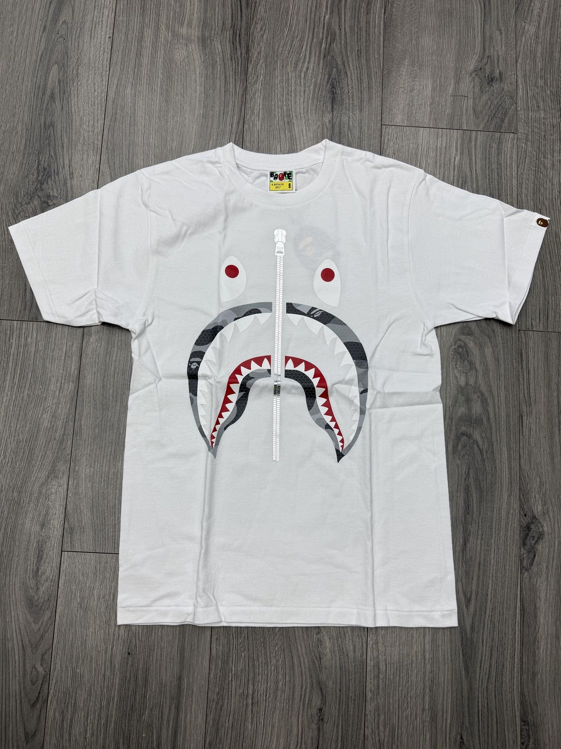BAPE TEE “WHT/ GREY CAMO SHARK ”   (SMALL)  NEW