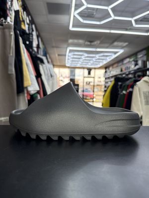 YZY SLIDE “DARK ONYX”  (SZ 7M / 8W)  USED/NO BOX