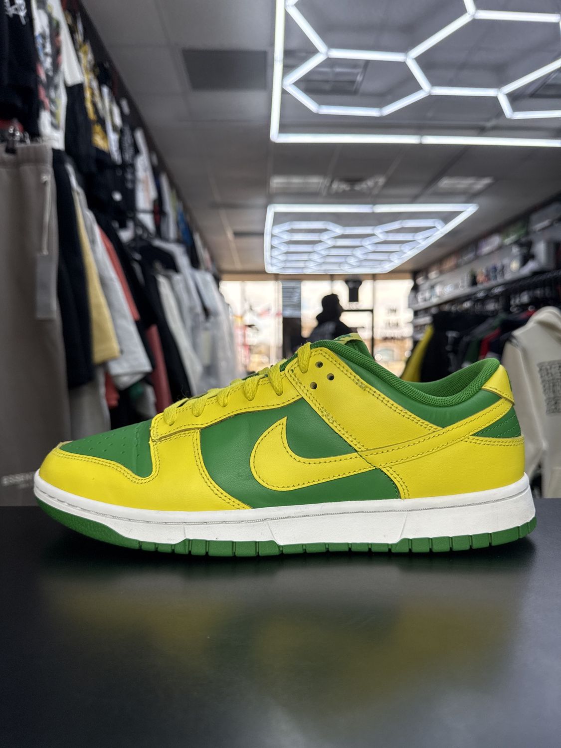 NIKE DUNK  “BRAZIL”  (SZ 11)  USED/NO BOX