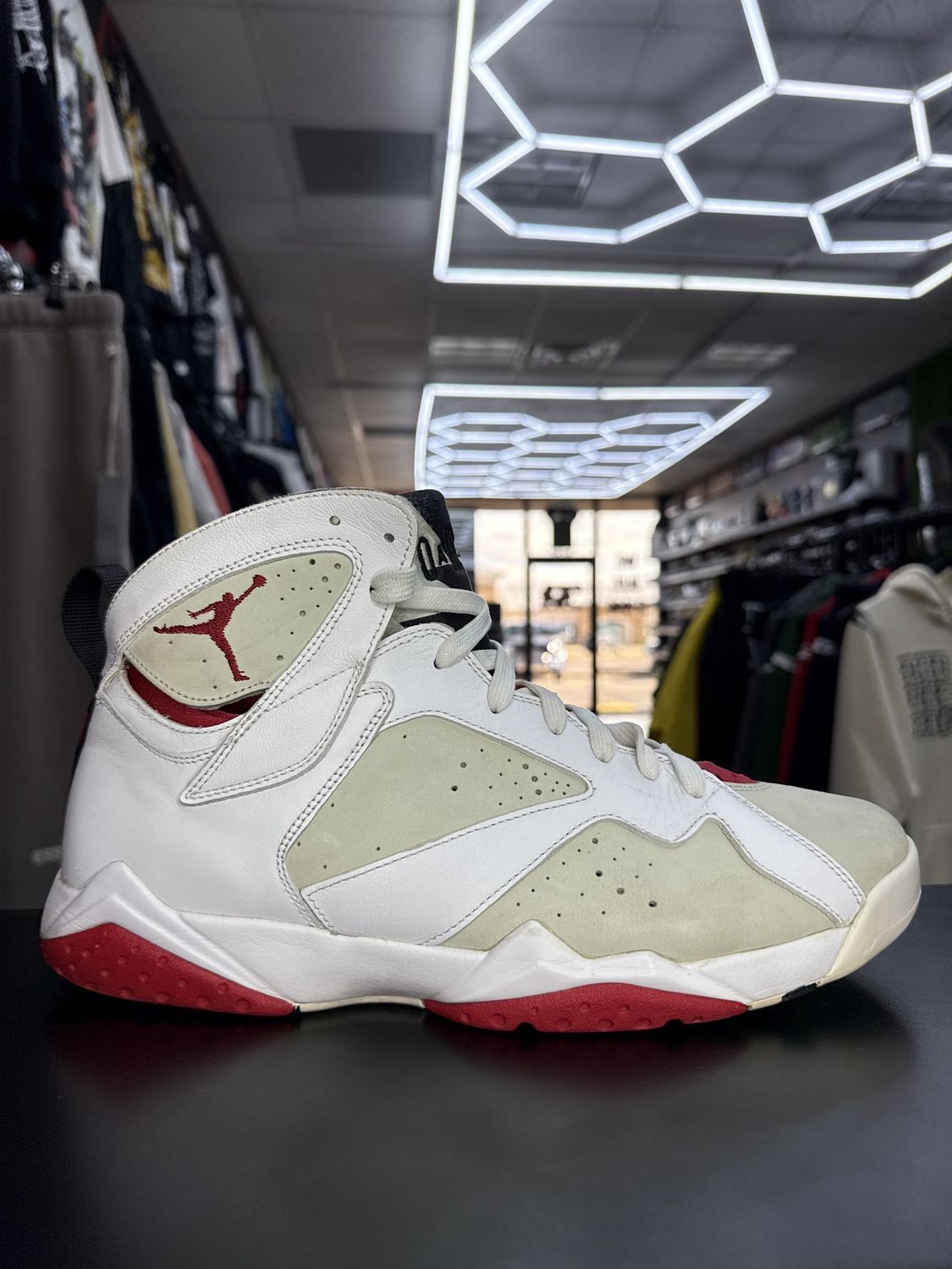 J7 “HARE/2015”  (SZ 11.5)  USED/NO BOX