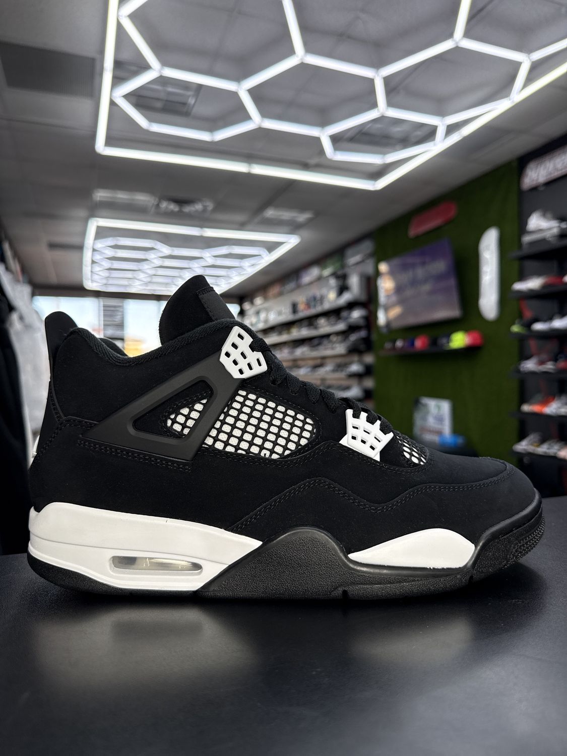 J4 “WHT THUNDER”  (SZ 9.5)  WORN 1x/OG ALL