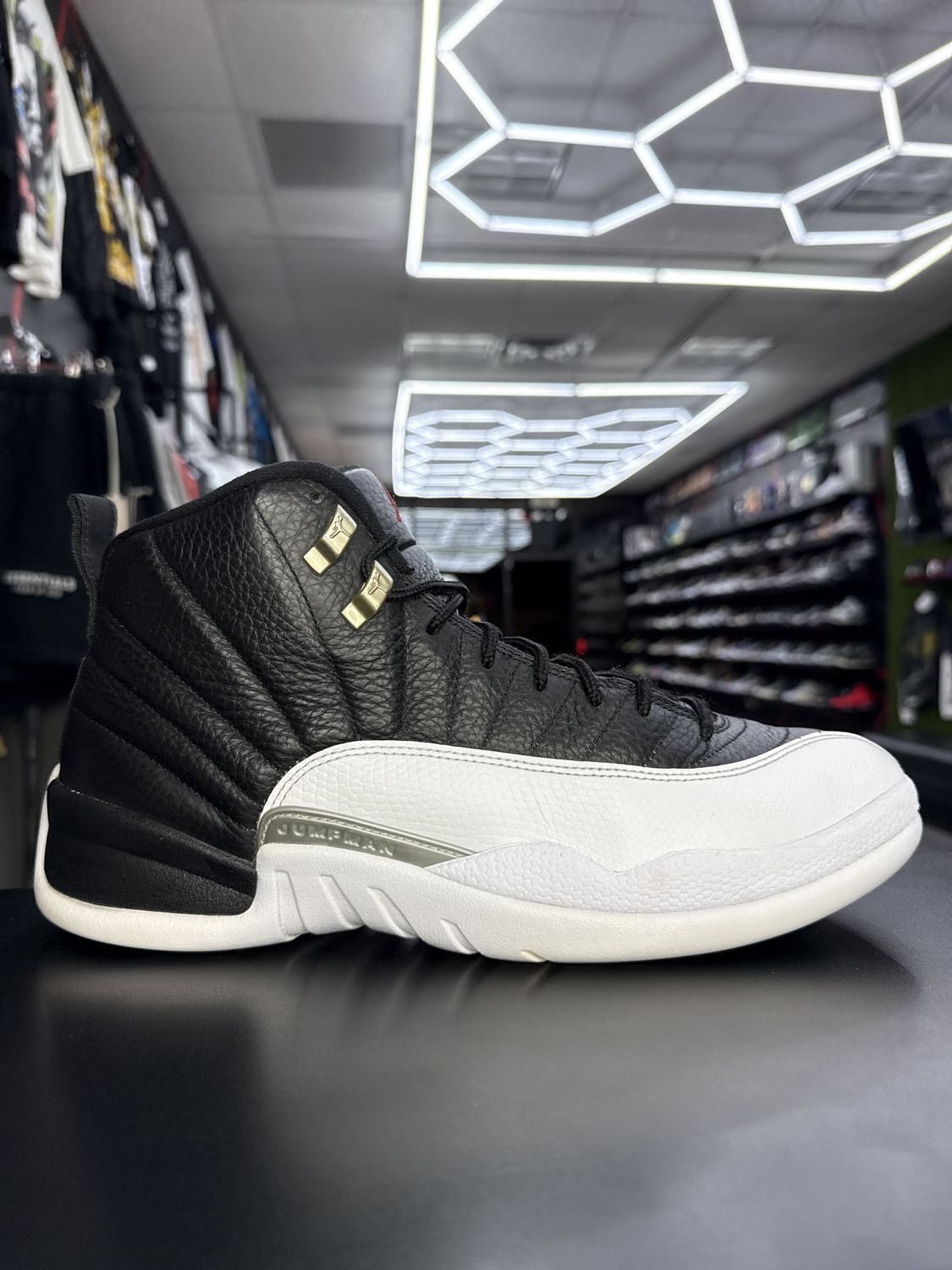 J12 “PLAYOFF”  (SZ 11.5)  USED/DAMAGED BOX