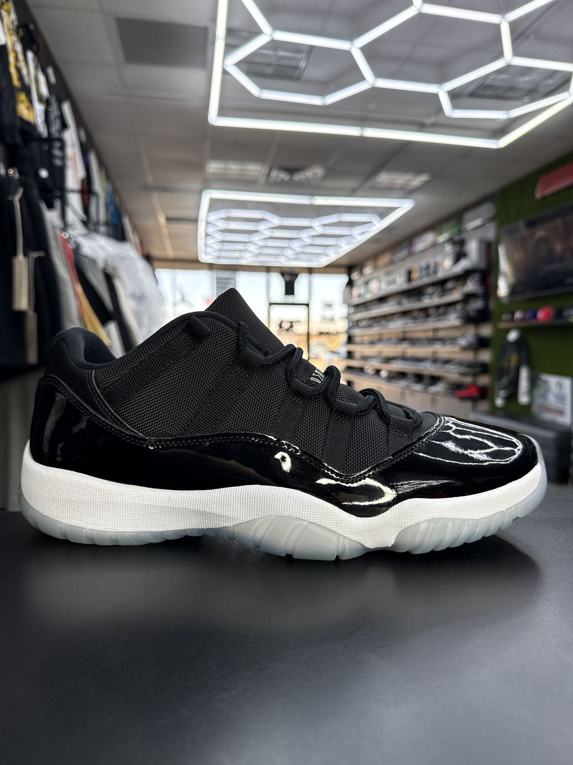 J11 “SPACE JAM”  (SZ 10.5)  USED/OG BOX