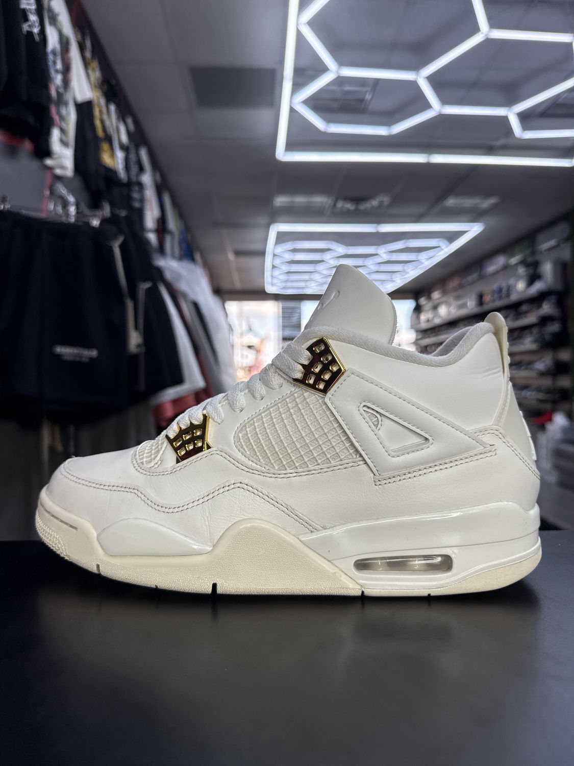 J4 “METALLIC GOLD”  (SZ 10.5M / 12W)  USED/OG BOX