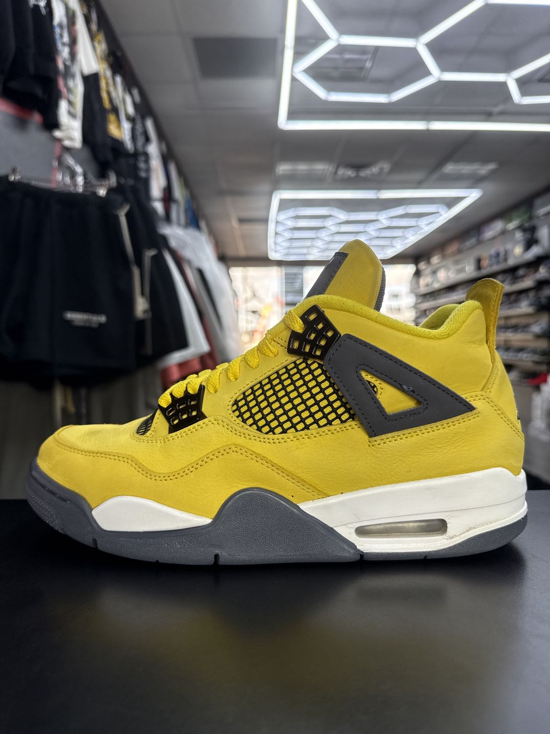 J4 “LIGHTNING”  (SZ 9.5)  USED/DAMAGED BOX